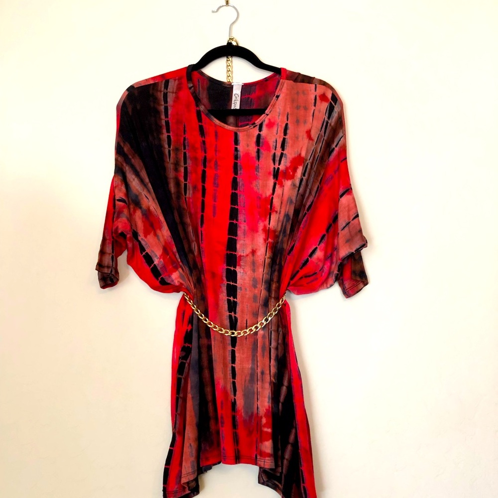 Black and red half sleeve tunic.